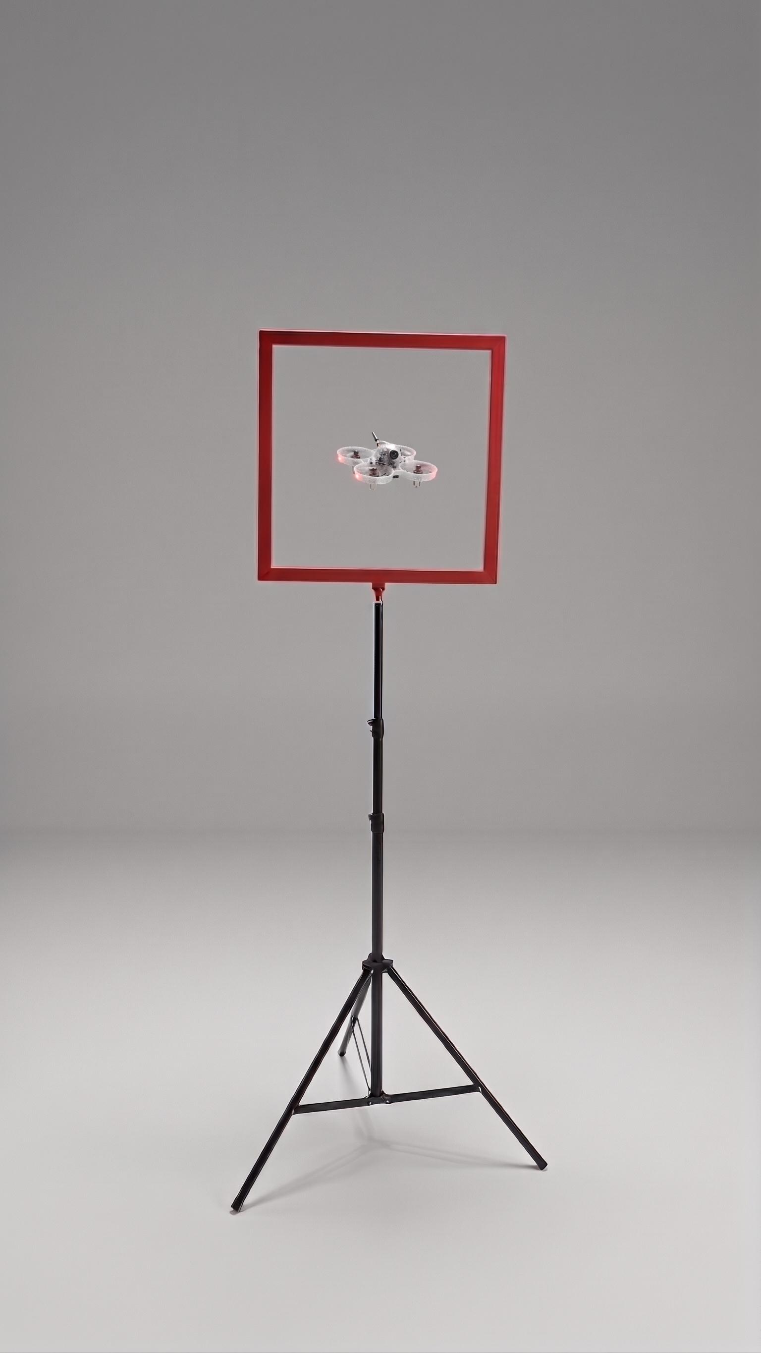 Gerbang rintangan merah di atas tripod yang tingginya bisa diatur